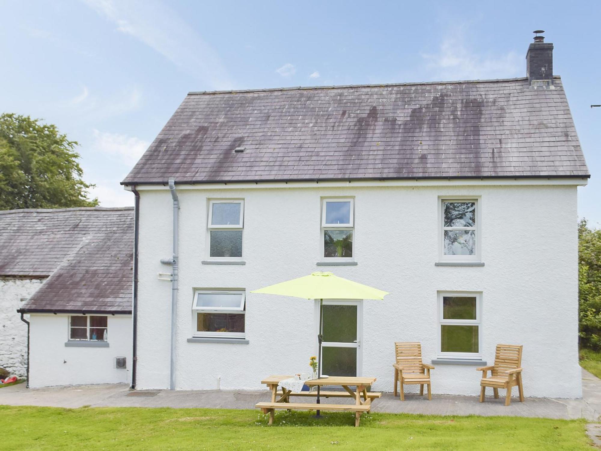 Typicca Farmhouse Brechfa エクステリア 写真
